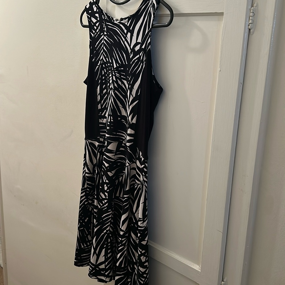 MICHAEL KORS Size 2 Black & White Tropical Design print Womens Teen Dress NWOT